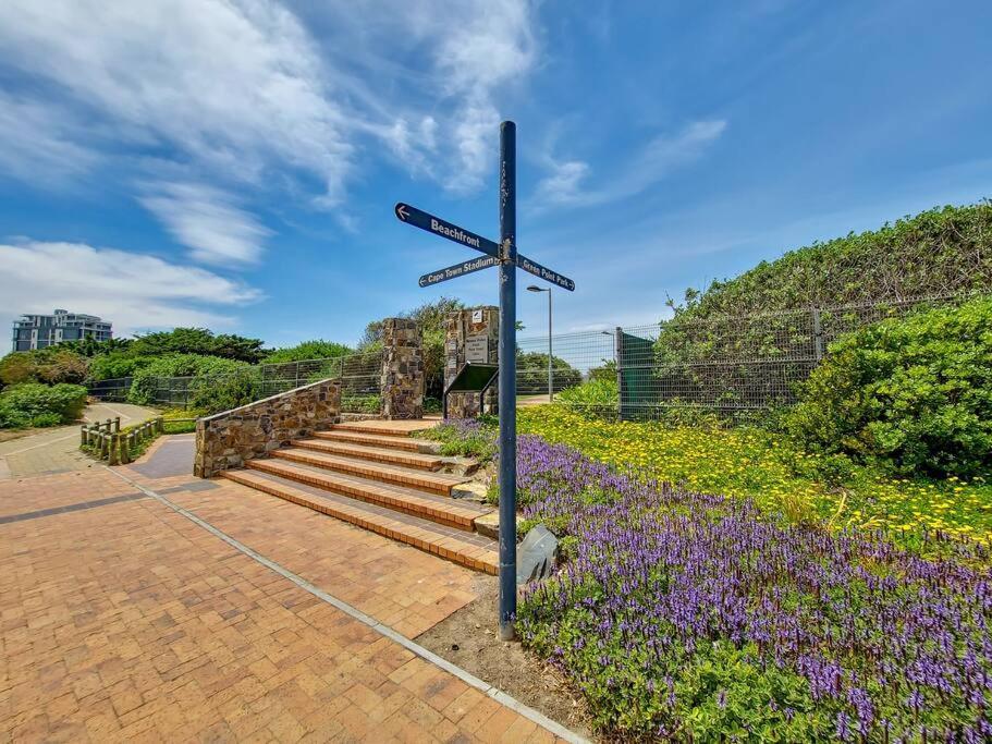 Point Living With Stadium View Le Cap